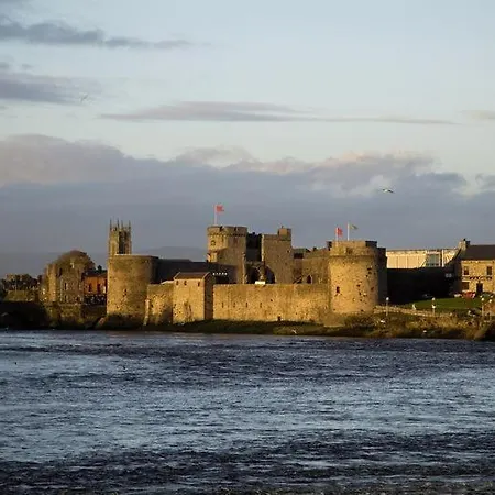 Castle Gardens 3 Bedroom House Bunratty