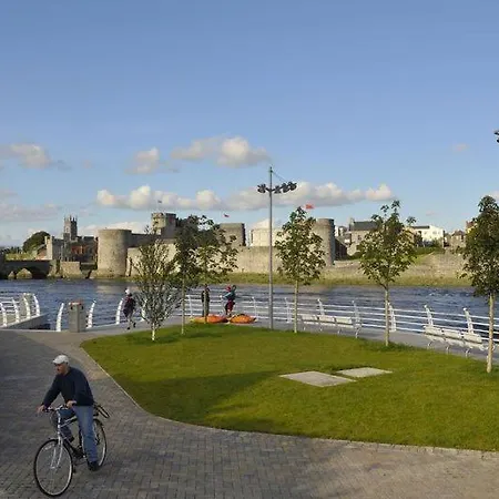 Castle Gardens 3 Bedroom House * Bunratty